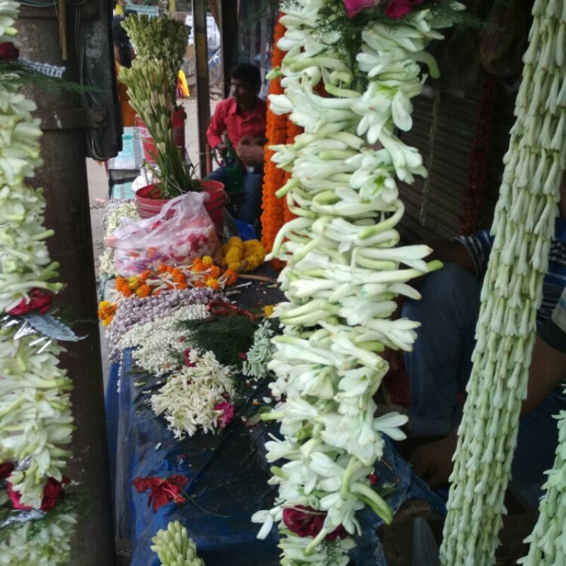 TUBEROSE AND ROSE LOCKET MALA रजनीगंधा और गुलाब माला